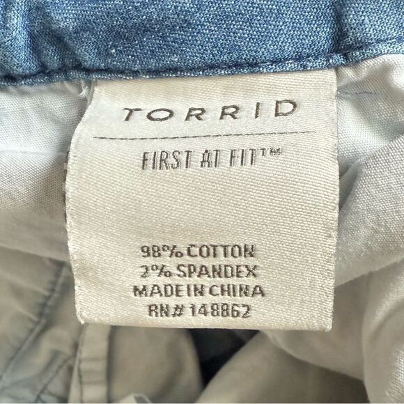 Torrid Blue Chambray Pull-On Short Medium Wash Size 1X - Picture 8 of 10